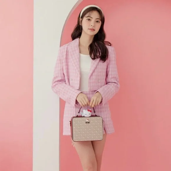 Sanrio Hello Kitty x Arnold Palmer Shoulder Crossbody Bag is available for  purchase on au PAY Market - Imported Goods Online Store Co.Ltd. | au PAY  Market - Online Shopping Site